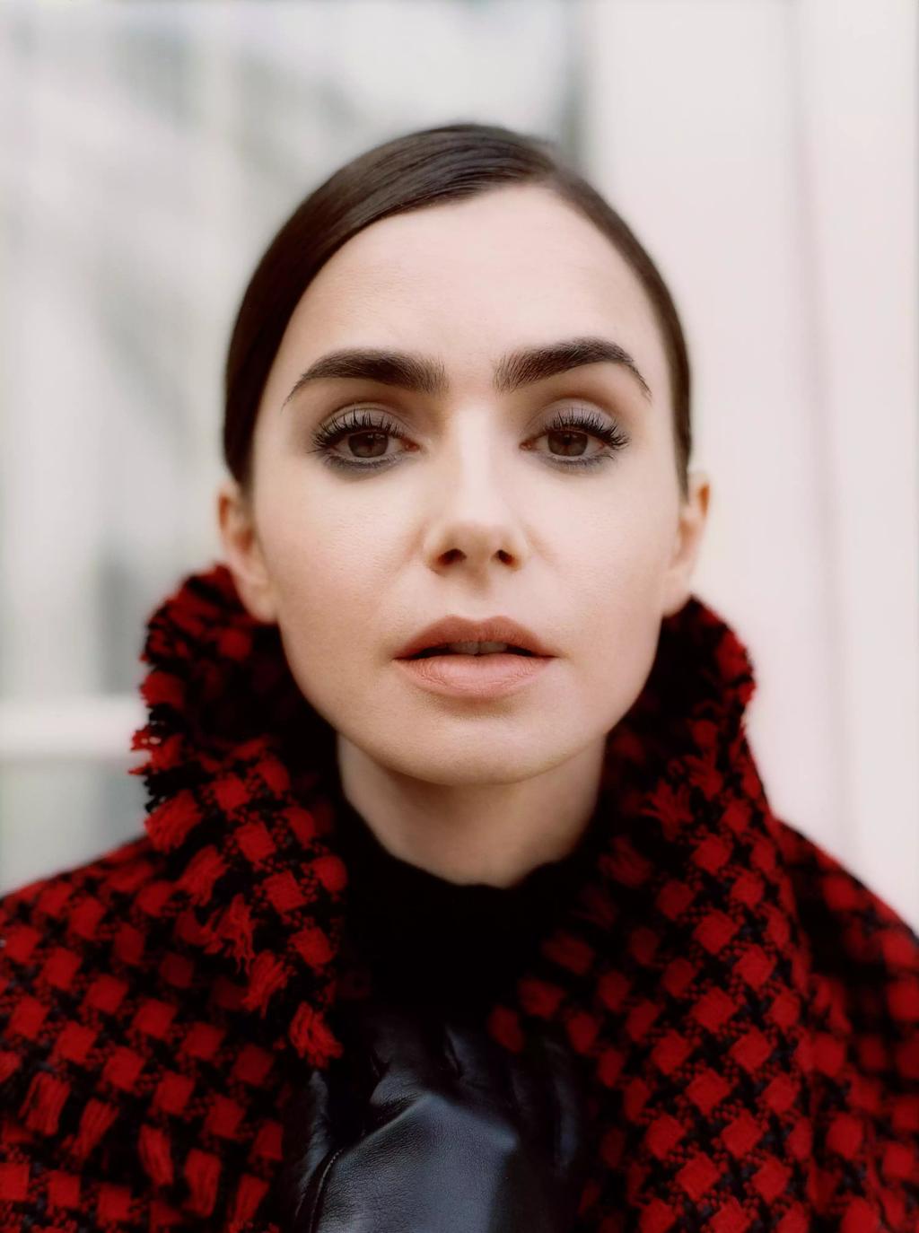 instyle-lily-collins-008-c0a17bbe9bfc4189b9bbf98c6979de91.webp.jpg