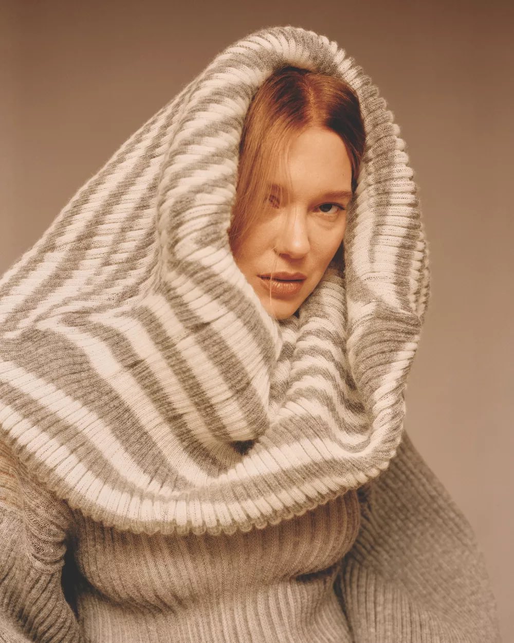 Léa Seydoux covers the April 2026 issue of Harper’ (1).jpg