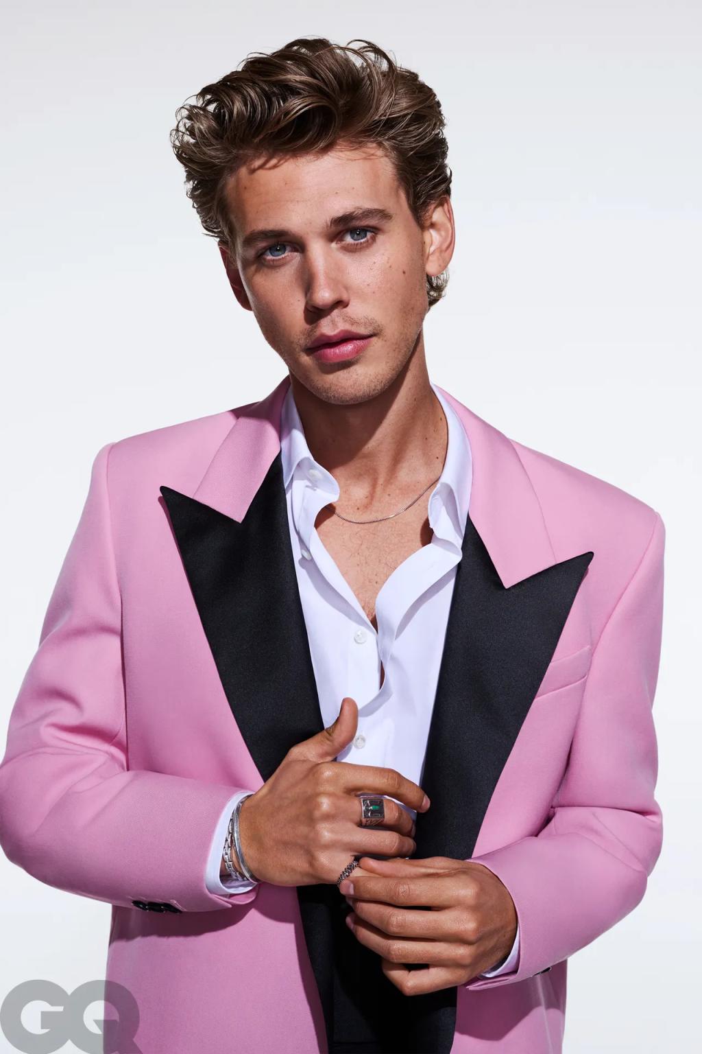 GQ_JUNE_SOCIAL_ONLINE_CROPS_AustinButler_Online6.webp.jpg