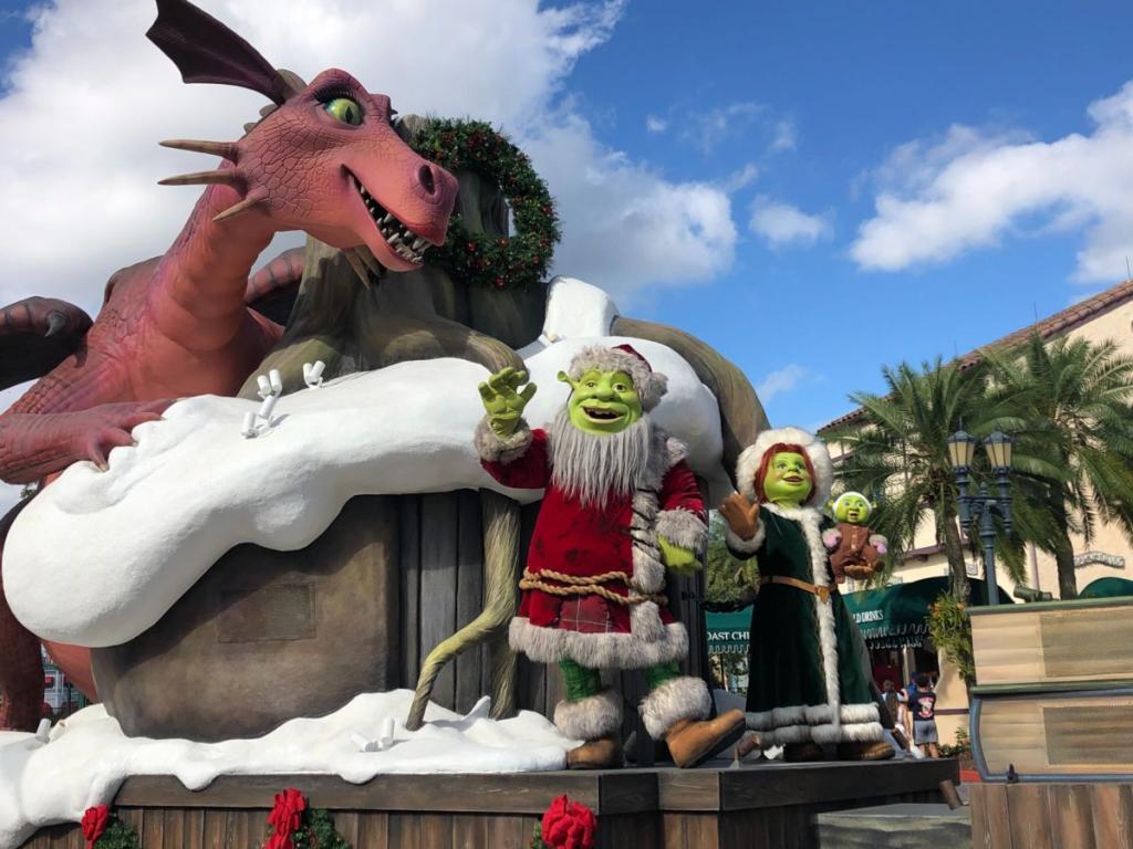 Universal-Shrek-Christmas-parade-16-3735765-1200x900.jpg