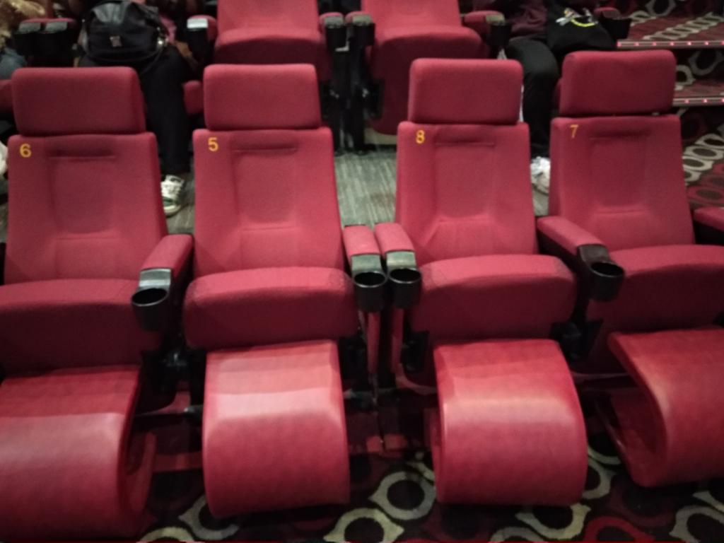 익스트림무비 - 롯데시네마 갔다가 좌석배치에 당황했네요 ㅋㅋㅋㅋ