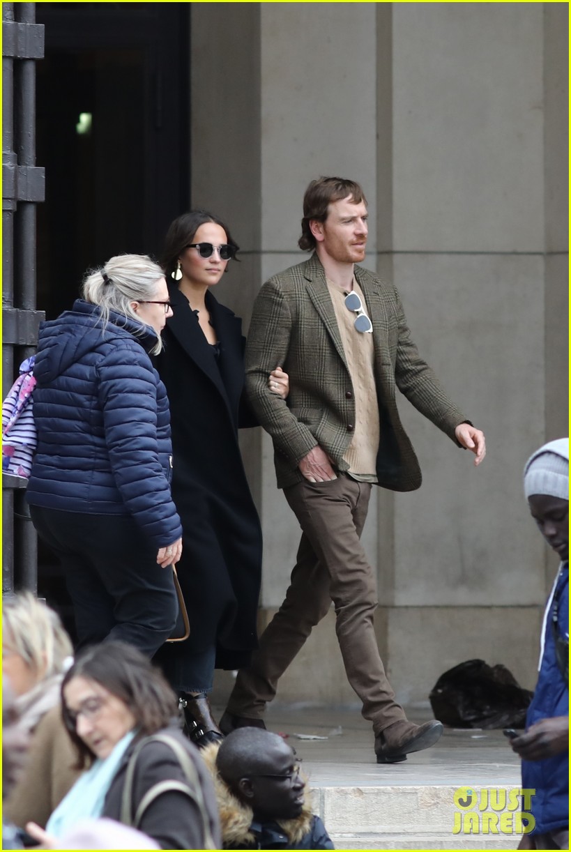 alicia-vikander-michael-fassbender-paris-08.jpg