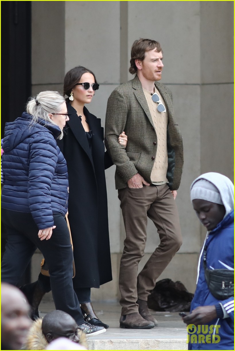 alicia-vikander-michael-fassbender-paris-05.jpg