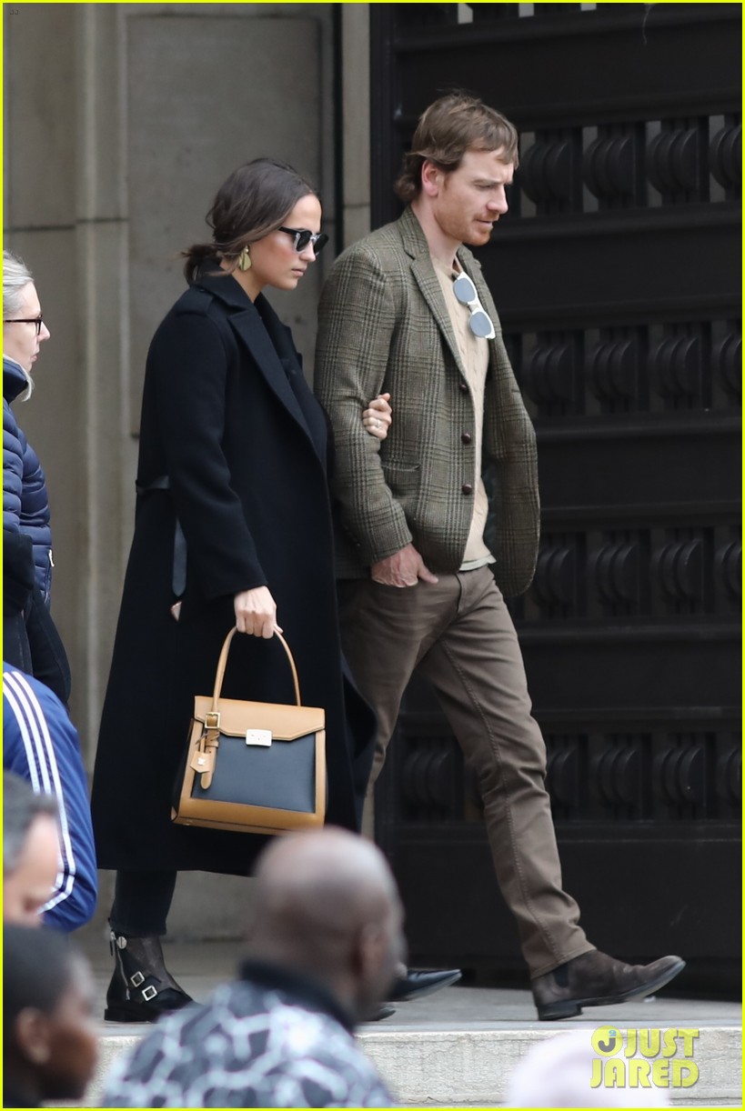 alicia-vikander-michael-fassbender-paris-01.jpg