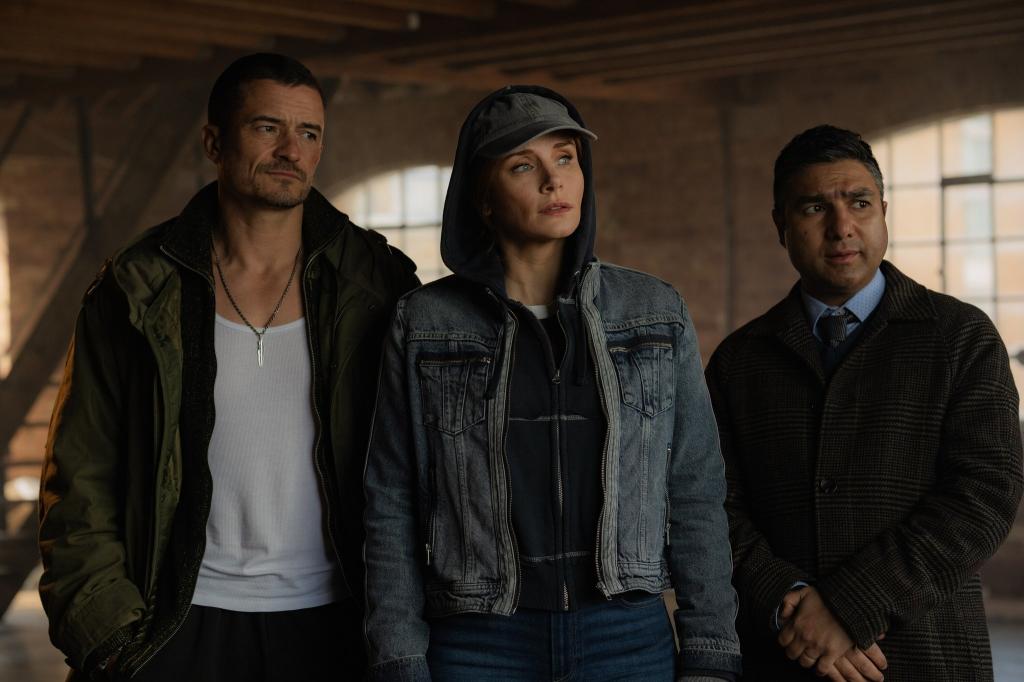 New look at Bryce Dallas Howard, Orlando Bloom, Ni.jpg