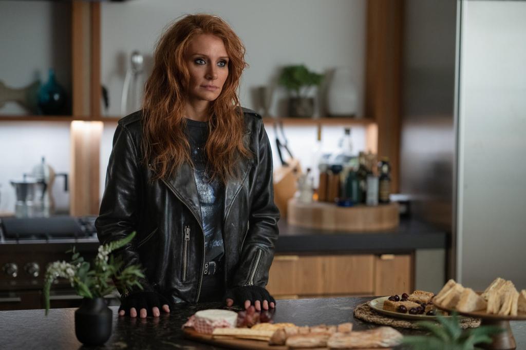 New look at Bryce Dallas Howard, Orlando Bloom and.jpg
