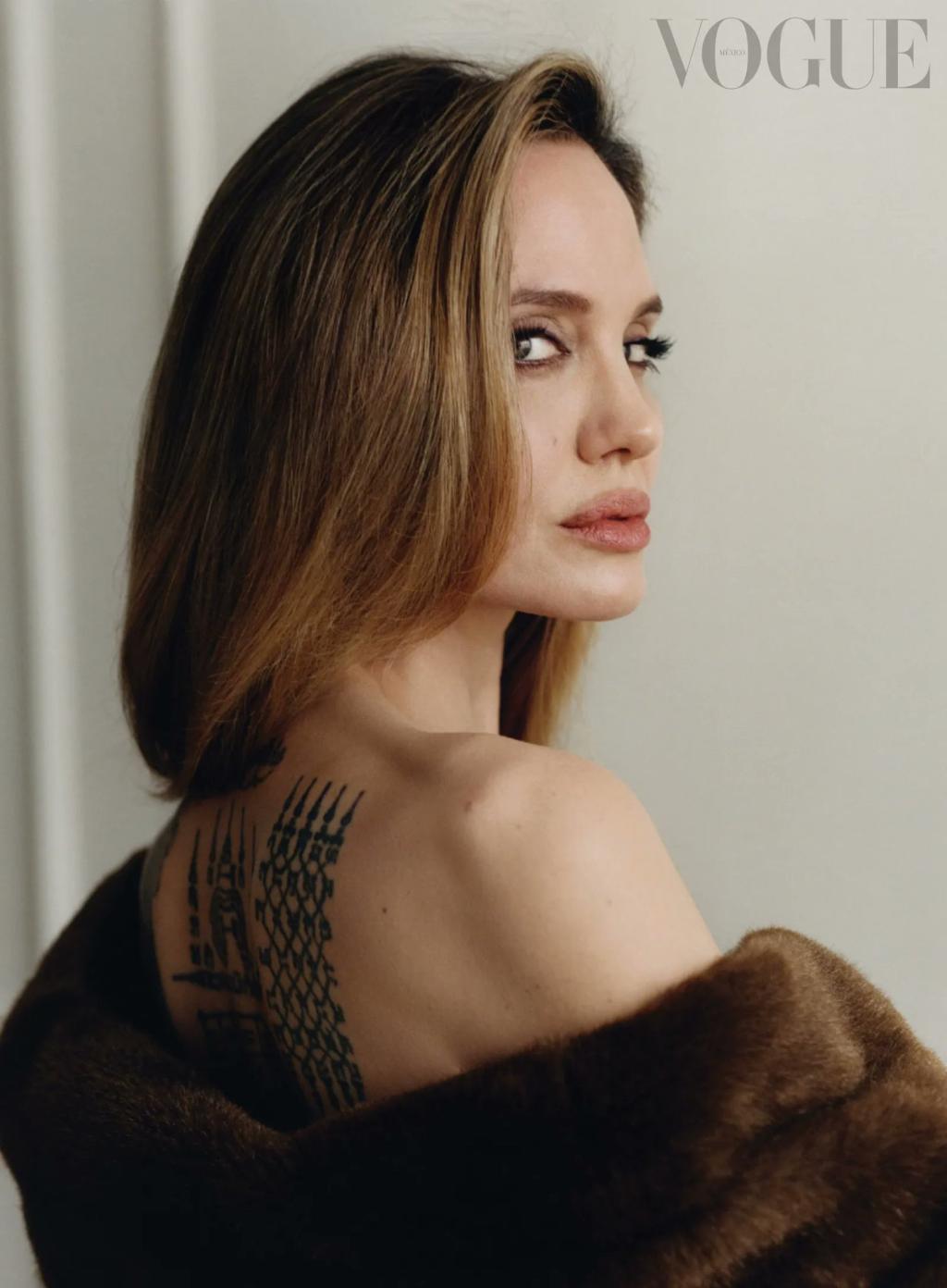 Angelina Jolie stuns for Vogue México.????_ Dan Mart.jpg