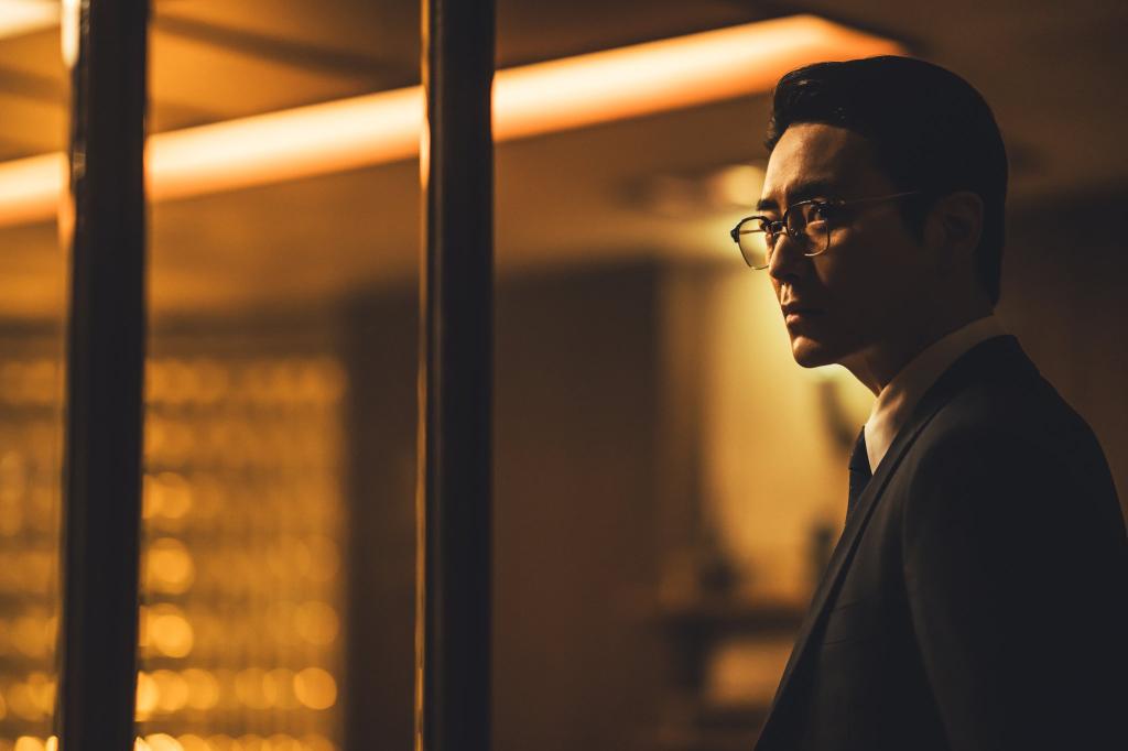광장 세계의 한 축, ',주운&#039, 조직의 수장 이주운과 아들 금손, 오른팔 성철. 그리고 기석 (3).jpg