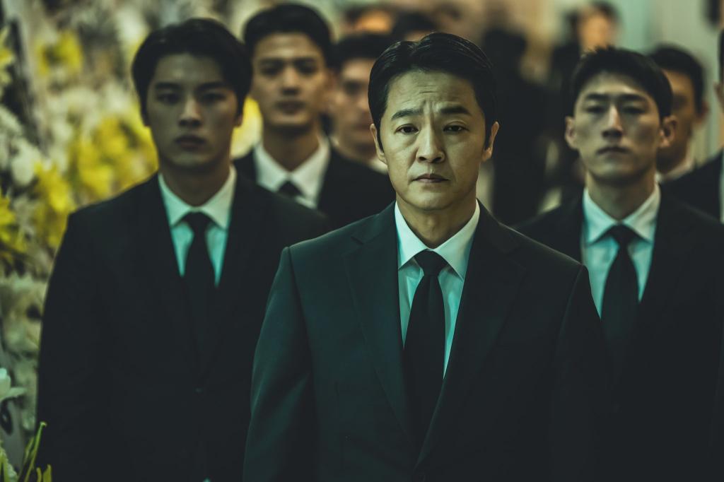 광장 세계의 한 축, ',주운&#039, 조직의 수장 이주운과 아들 금손, 오른팔 성철. 그리고 기석 (2).jpg