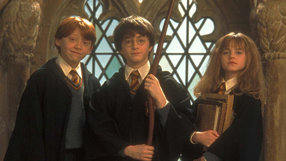 harry_potter_and_the_sorcerers_stone_-_photofest_still_3_-_h_2020_-928x523.jpg