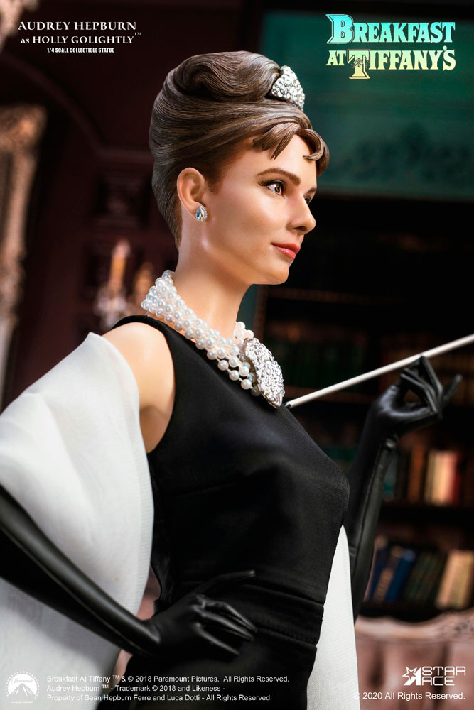 audrey-hepburn-as-holly-golightly-deluxe-with-light_breakfast-at-tiffanys_gallery_5f2dea440c528.jpg