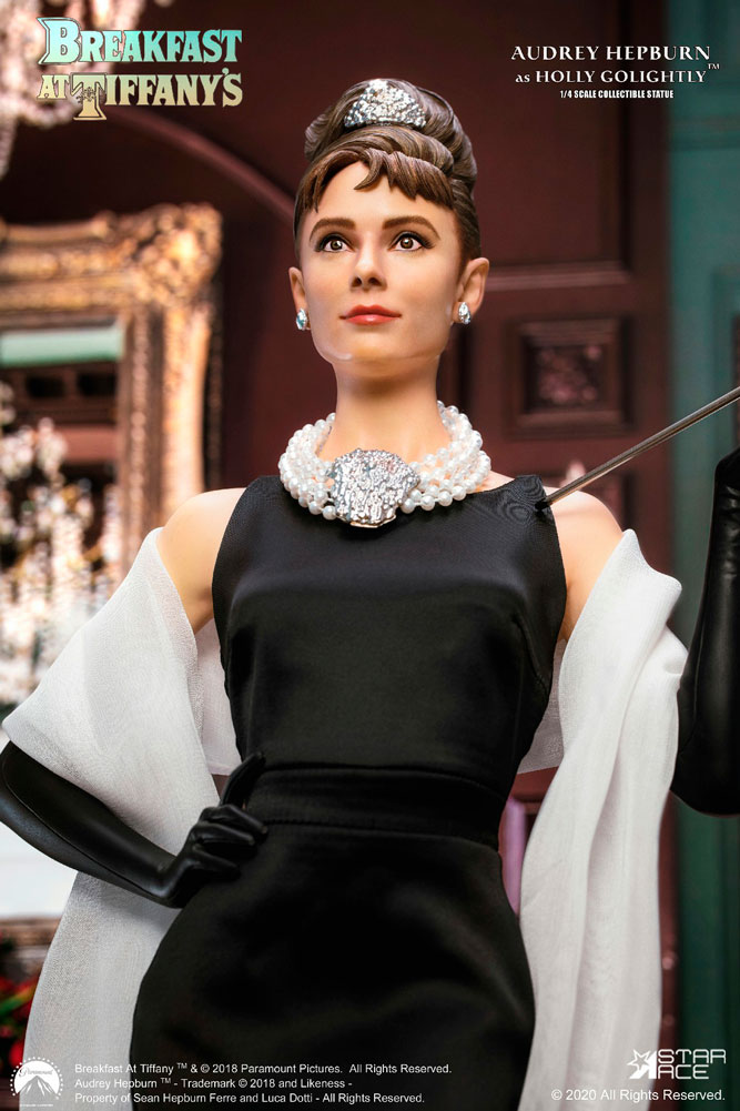 audrey-hepburn-as-holly-golightly-deluxe-with-light_breakfast-at-tiffanys_gallery_5f2dea2628c26.jpg