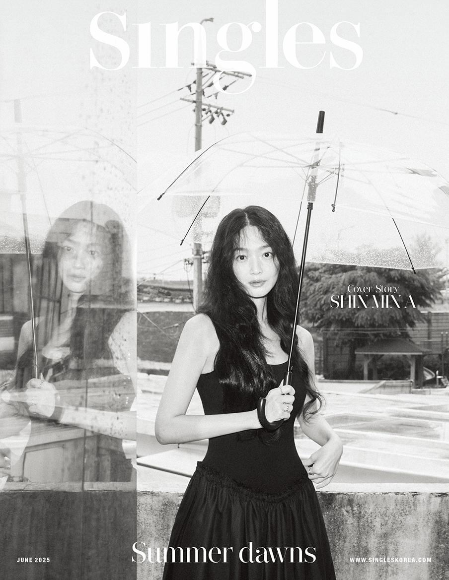 612072229_[싱글즈 6월호] 신민아 커버 이미지_나.jpeg.jpg