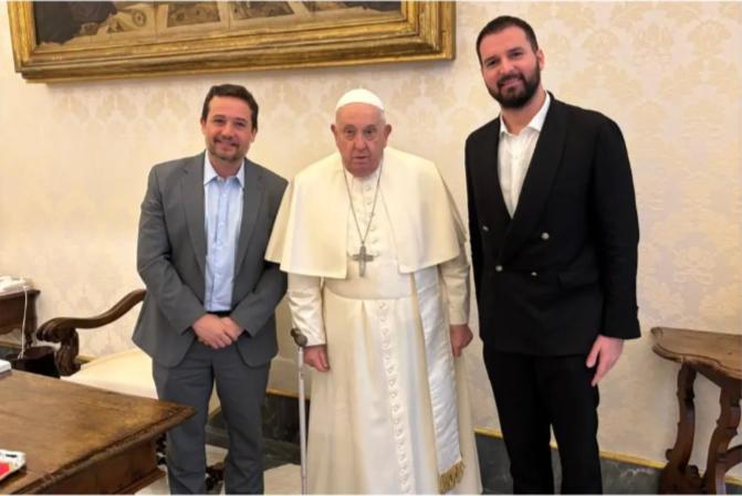 FireShot Capture 1282 - Pope Francis Doc on Pop Culture Artists to Be Shot in Sistine Chapel_ - variety.com.png.jpg