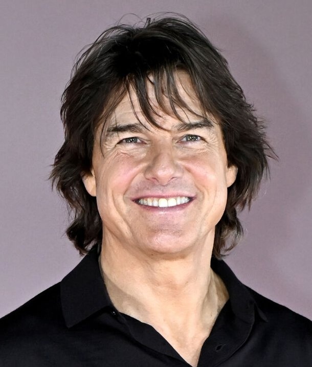 NewTom Cruise and McQ at the press conference in S (3).jpg