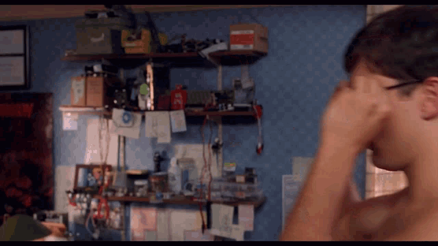 tobey-maguire-glasses-spiderman.gif