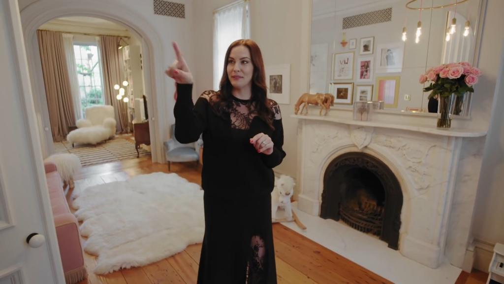 Inside Liv Tyler',s Gut-Renovated NYC Brownstone _ Open Door _ Architectural Digest (1080p) (2).mp4_20210323_170540.942.jpg