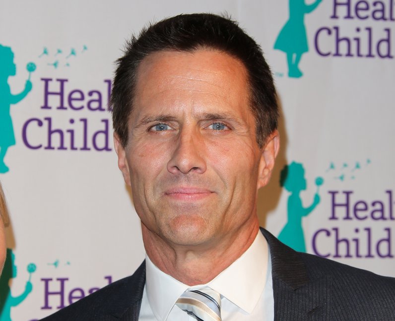 who-plays-ken-scott-in-after-we-collided--rob-estes-1598901408-view-0.jpg