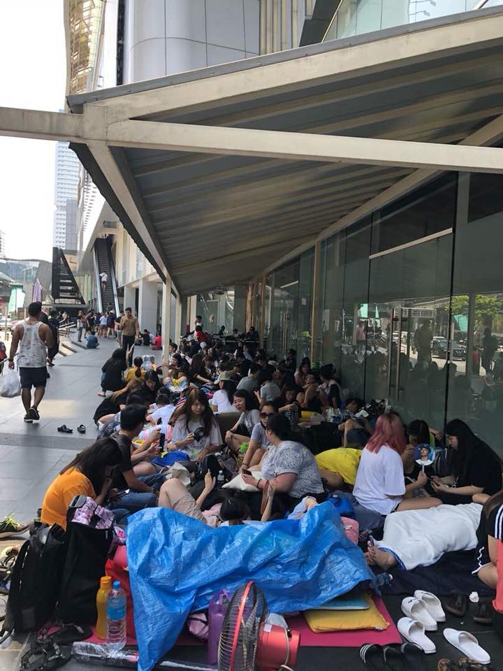 jacky-cheung-concert-malaysian-fans-queue-up-one-week-ahead-2.jpg