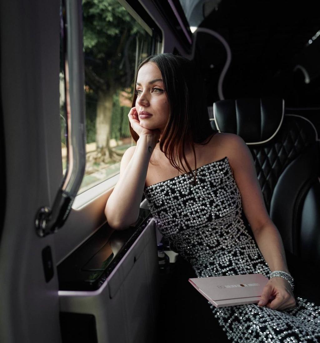 익스트림무비 아나 데 아르마스 인스타