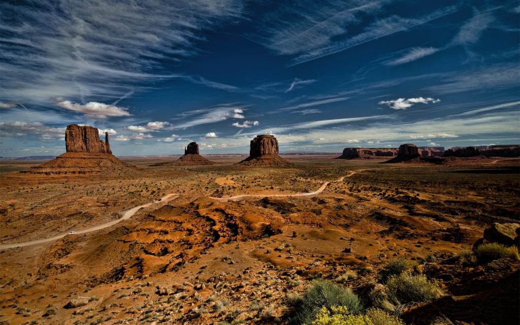Monument-Valley-USA-sky-clouds-desert_2560x1600.jpg