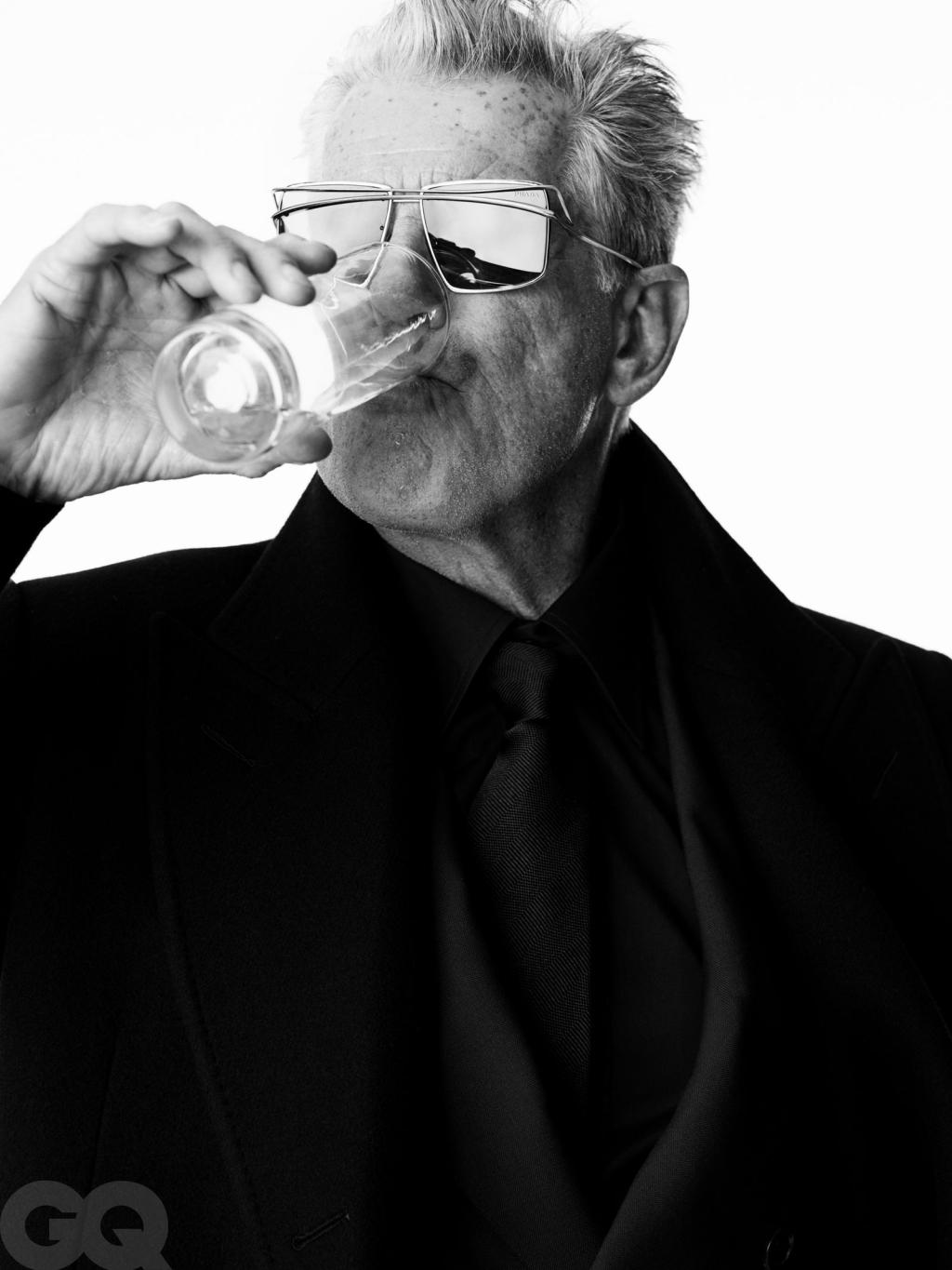 GQ_DECJAN_ONLINE_PIERCE BROSNAN_9.jpg