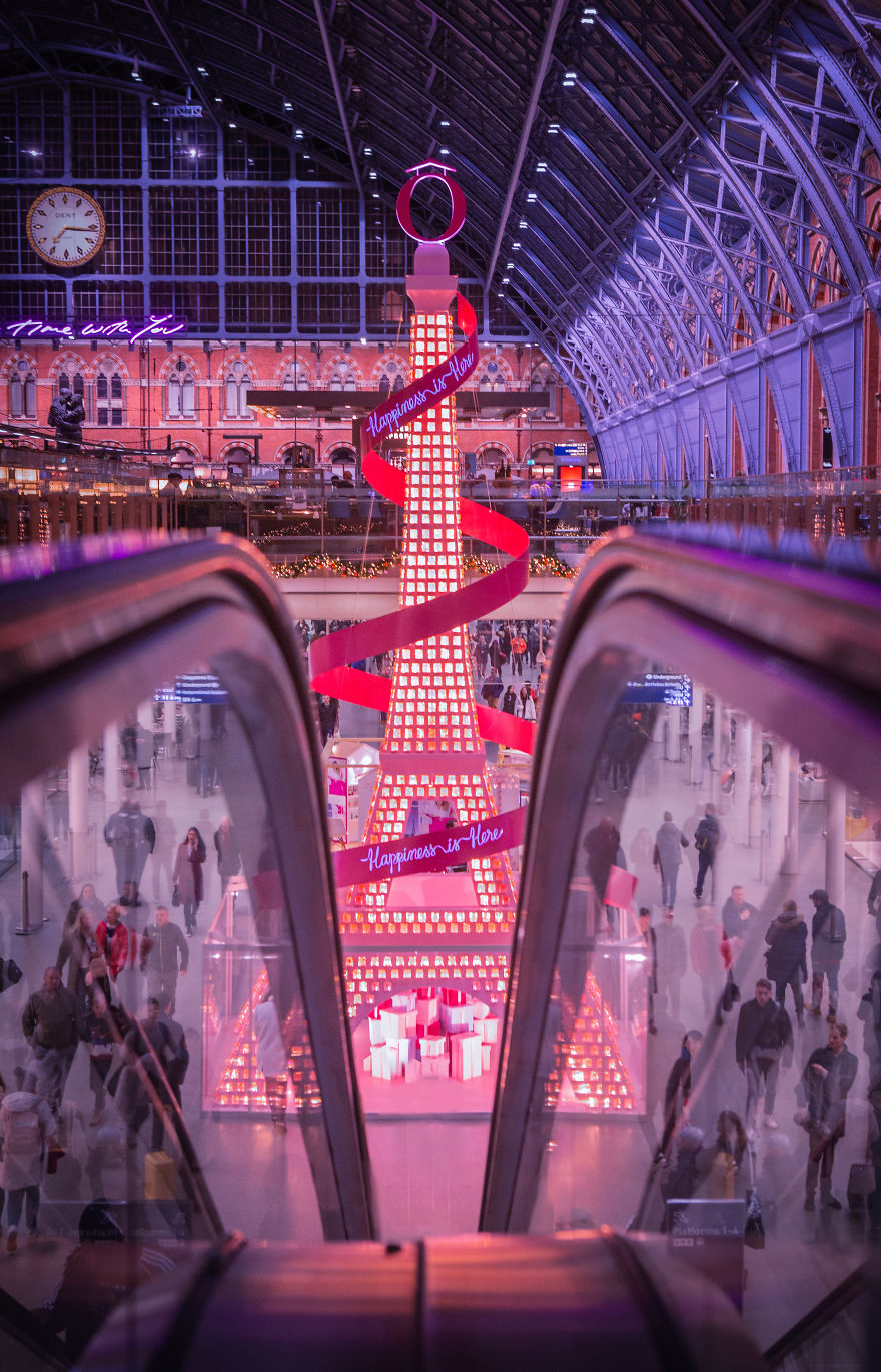 I-Photographed-The-Amazing-Christmas-Light-Displays-In-London-5de6cc894f8f7_880.jpg