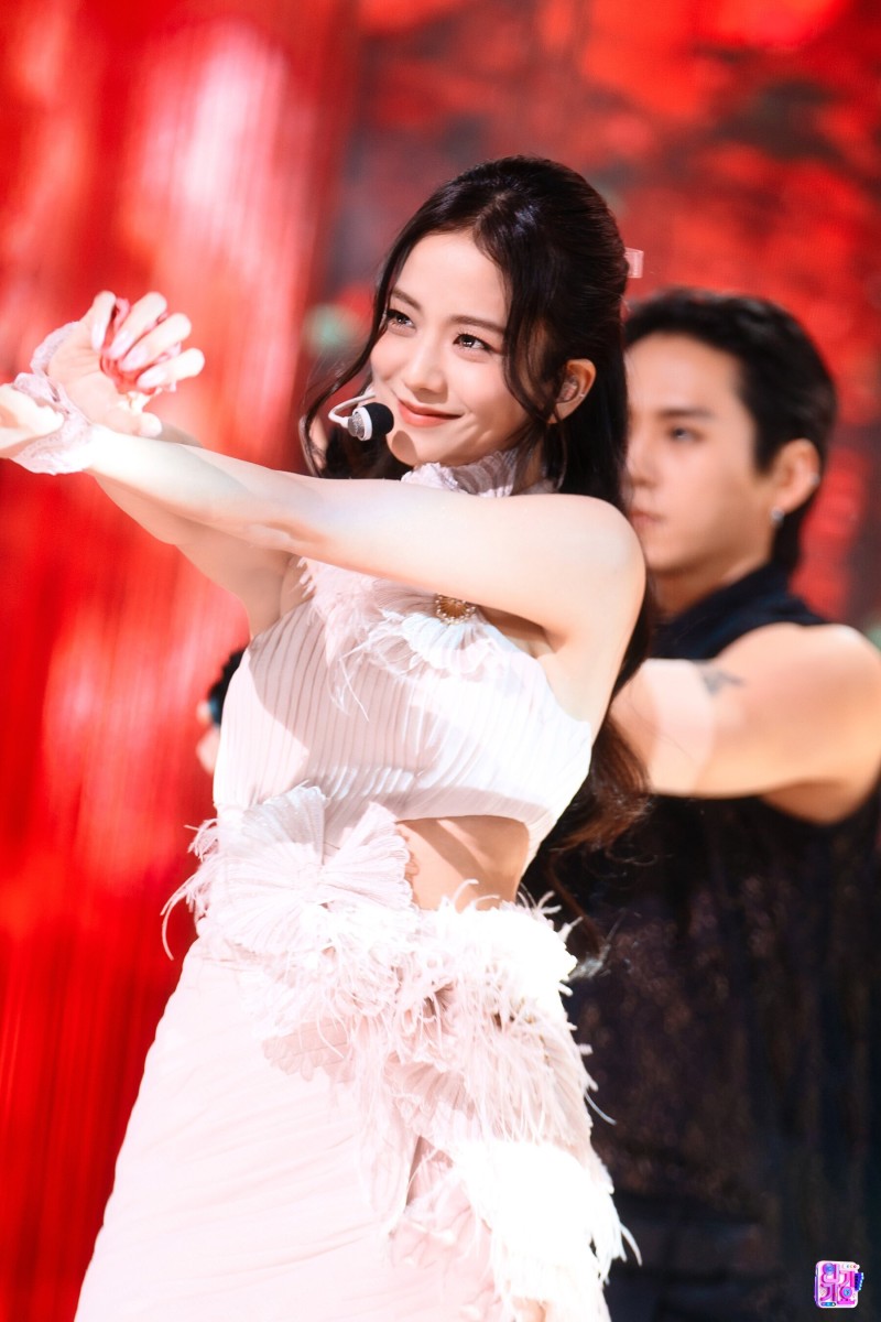 230416-BLACKPINK-Jisoo-FLOWER-2.jpeg