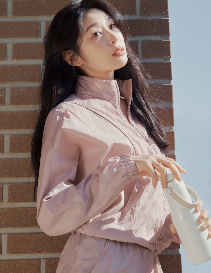 뉴발란스 Glossy Pink Spring with YUNA #김연아 (1).jpg
