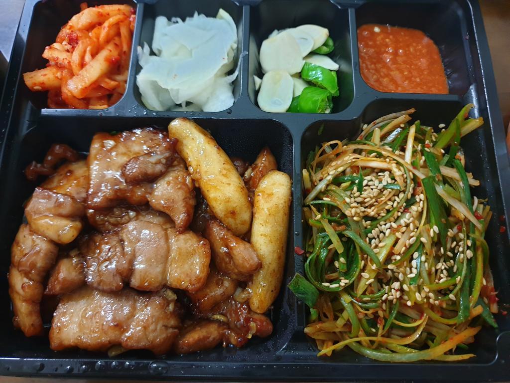 익스트림무비 - 오늘은 냉면과 삼겹도시락입니다