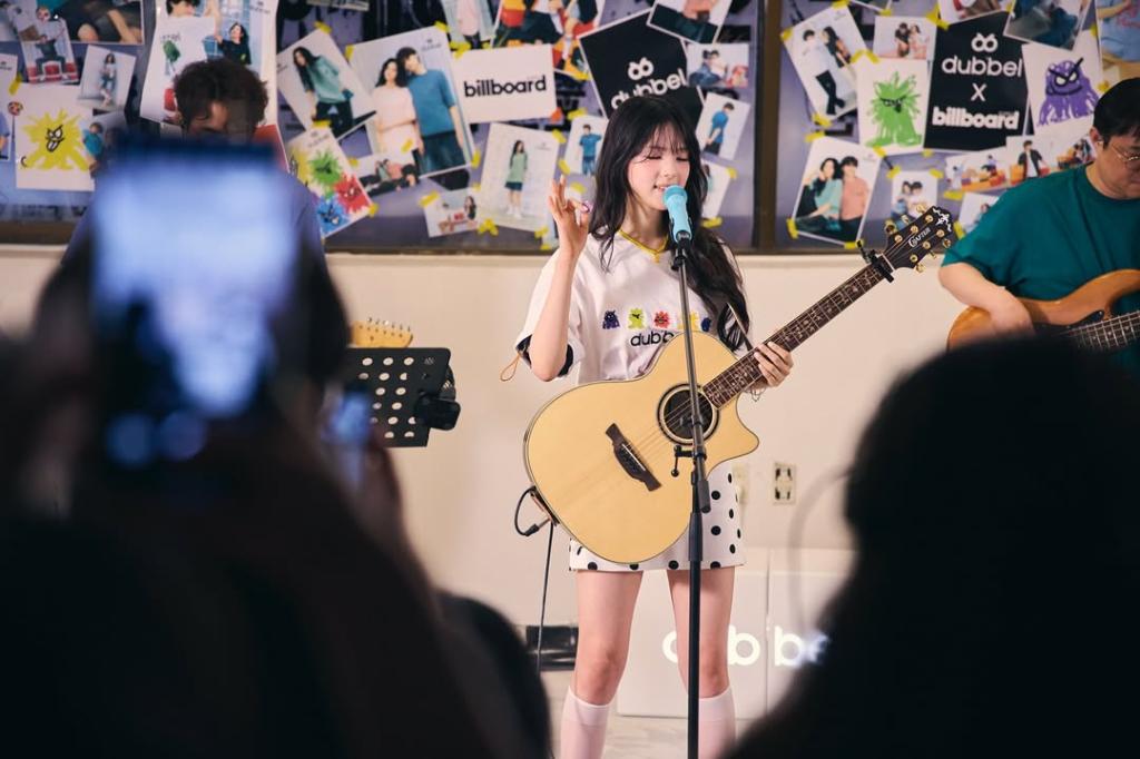 Wonderful Friday Nights with music???? [LISTENING PARTY]????????????????????????@billboard_korea #listeningparty (3).jpg