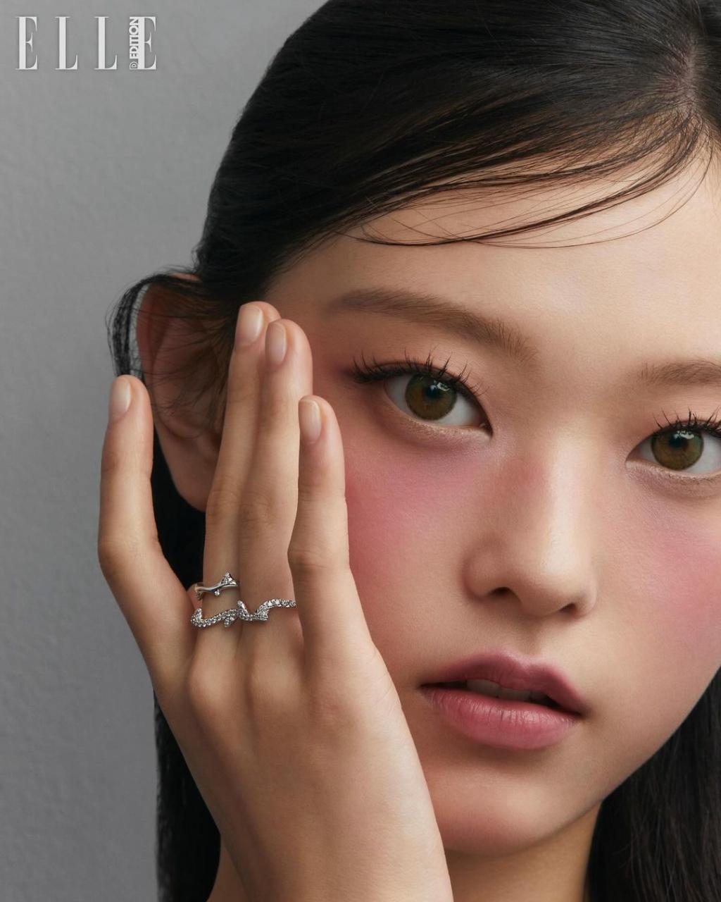 ellekorea_408478621_2631771483651794_5170407667812597554_n.jpg