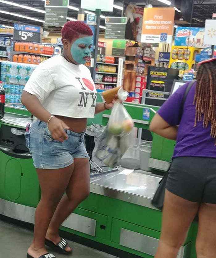 weird-people-of-walmart-that-are-on-another-level-15.jpg