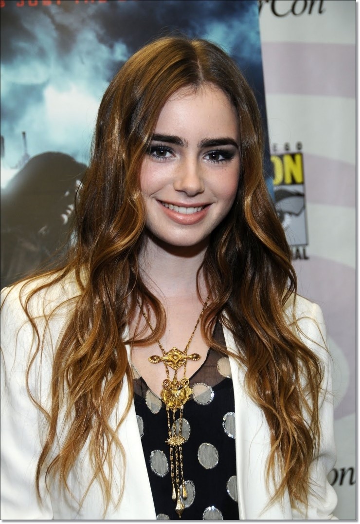 익스트림무비 - 릴리 콜린스 (Lily Collins, Lily Jane Collins) : 웃는 모습이 이쁜 그녀!! 눈썹은 복을 타고 났네..찐하다 찐해!!