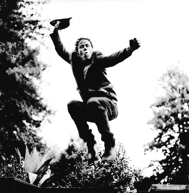 01-13_tom_waits_by_anton_corbijn_california_2006.jpg