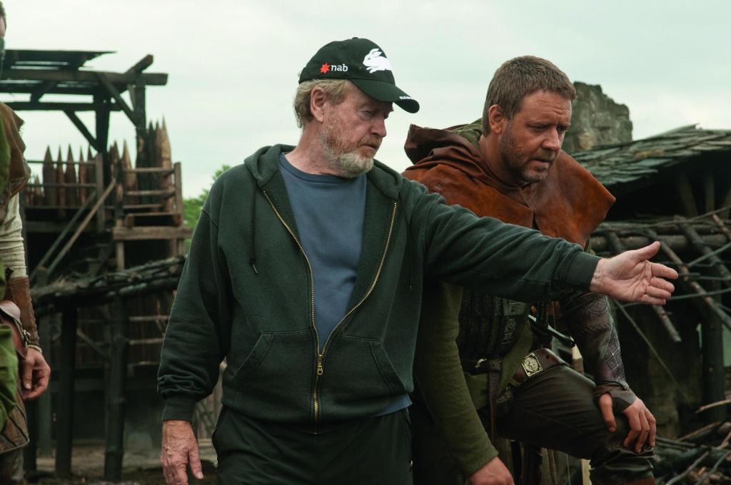 still-of-russell-crowe-and-ridley-scott-in-robin-hood-(2010)-large-picture.jpg