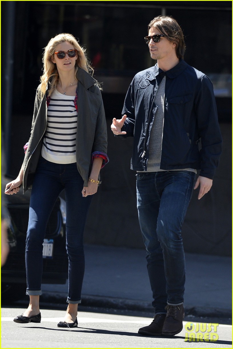 josh-hartnett-tamsin-egerton-soho-lovebirds-05.jpg