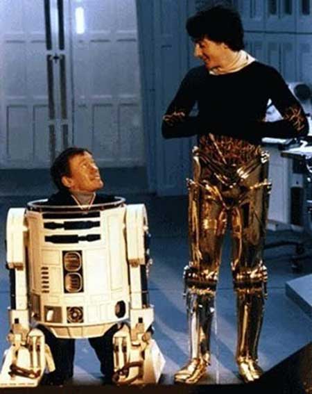 Kenny-Baker-as-R2D2-and-Anthony-Daniels-as-C-3PO.jpg