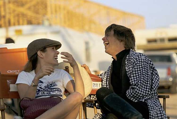 Carrie-Fisher-and-Mark-Hamill-having-a-laugh-on-the-set-of-Return-of-the-Jedi.jpg