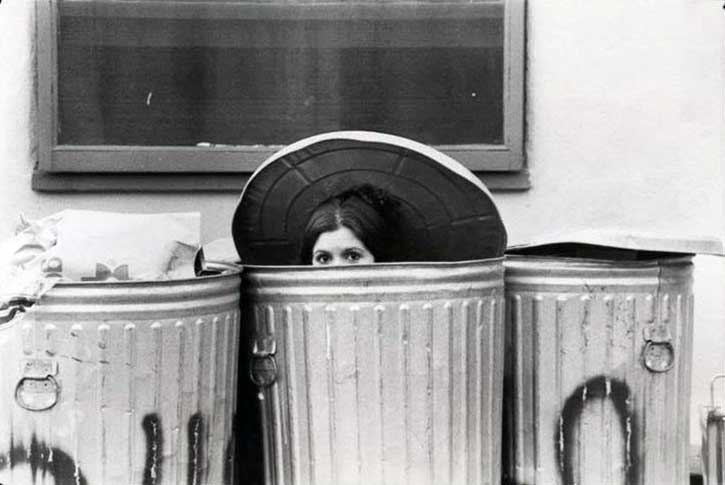 Carrie-Fisher-hiding-in-the-trash-cans-on-the-backlot-of-the-Star-Wars-set.jpg