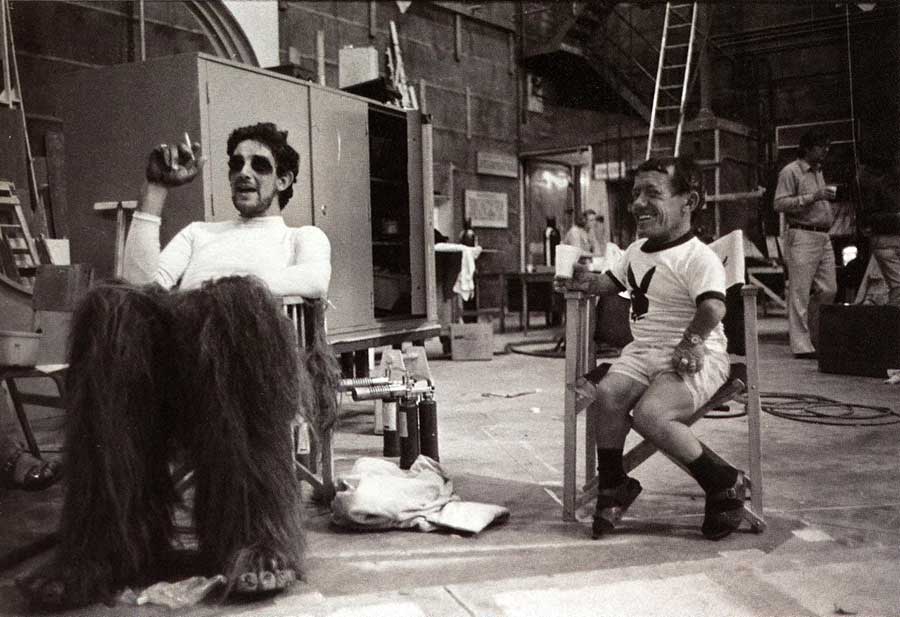 Peter-Mayhew-and-Kenny-Baker (1).jpg