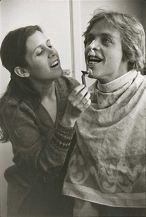 Carrie-Fisher-and-Mark-Hamill-on-the-set-of-Star-Wars.jpg