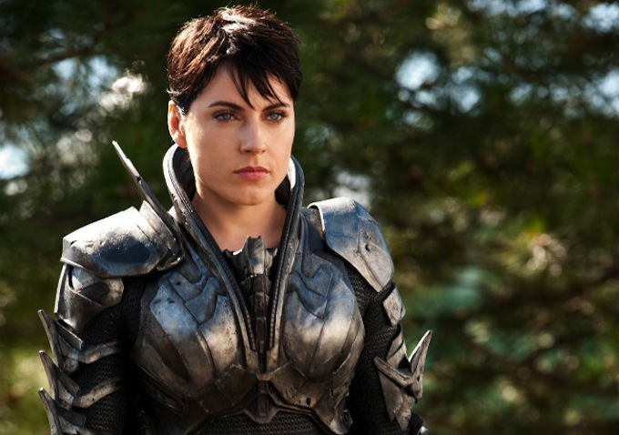 Antje-Traue-in-Man-of-Steel-.jpg